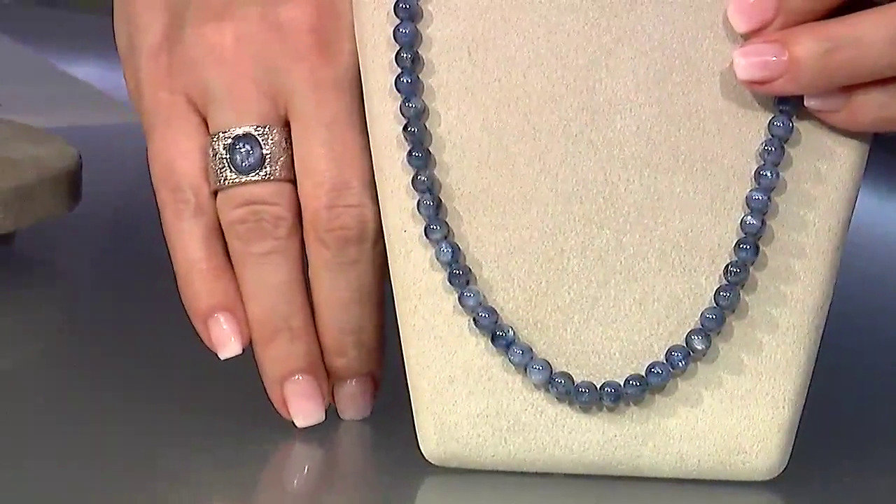 Video Zilveren ring met een Orissa ioliet