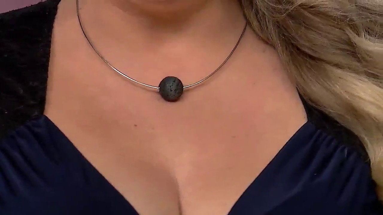 Video Pendentif en argent et Lave noire (MONOSONO COLLECTION)