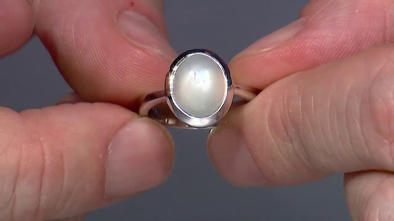 Video Zilveren ring met een witte maansteen