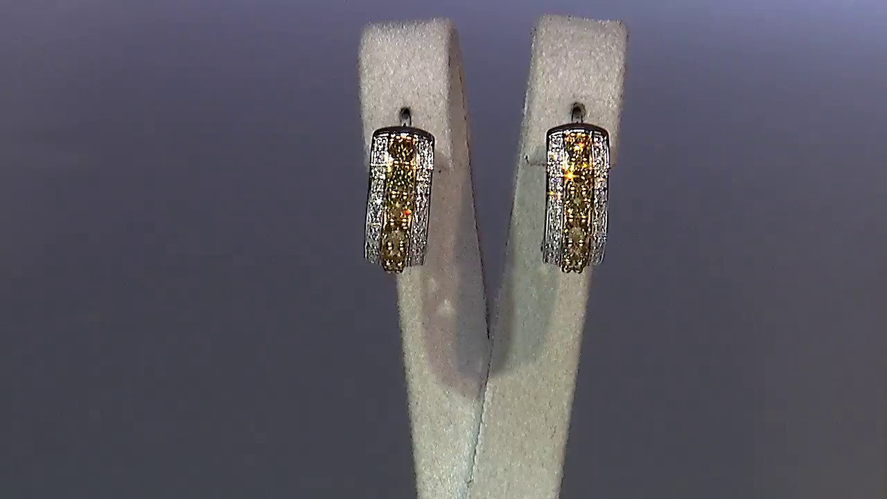 Video Gouden oorbellen met groene SI diamanten (CIRARI)