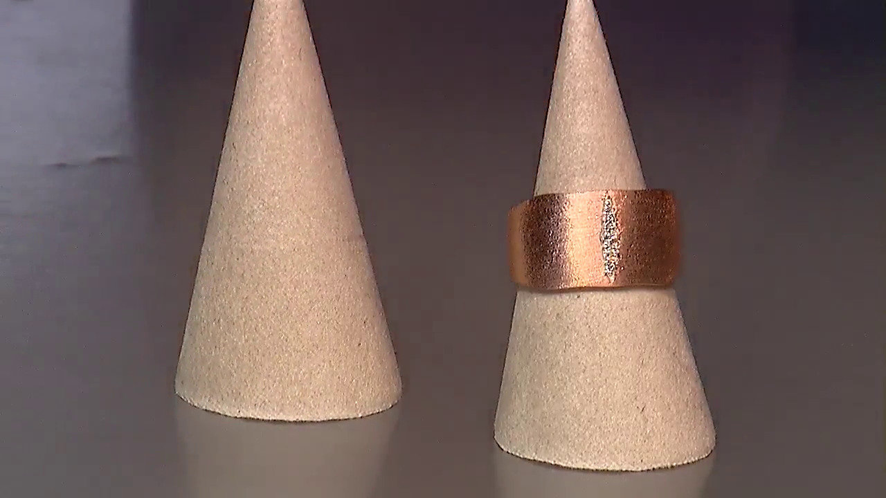 Video Zilveren ring met een diamant