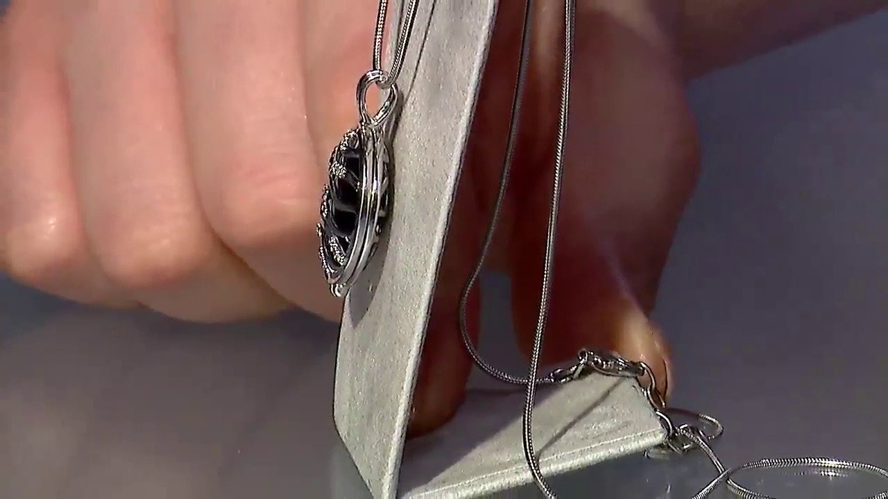 Video Zilveren hanger met een zwarte onyx