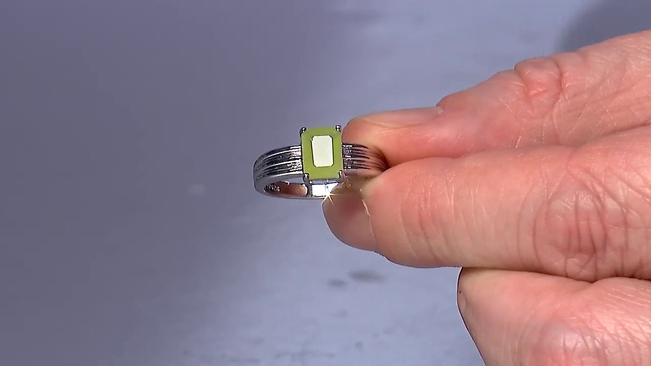 Video Zilveren ring met een Braziliaanse Groene Opaal