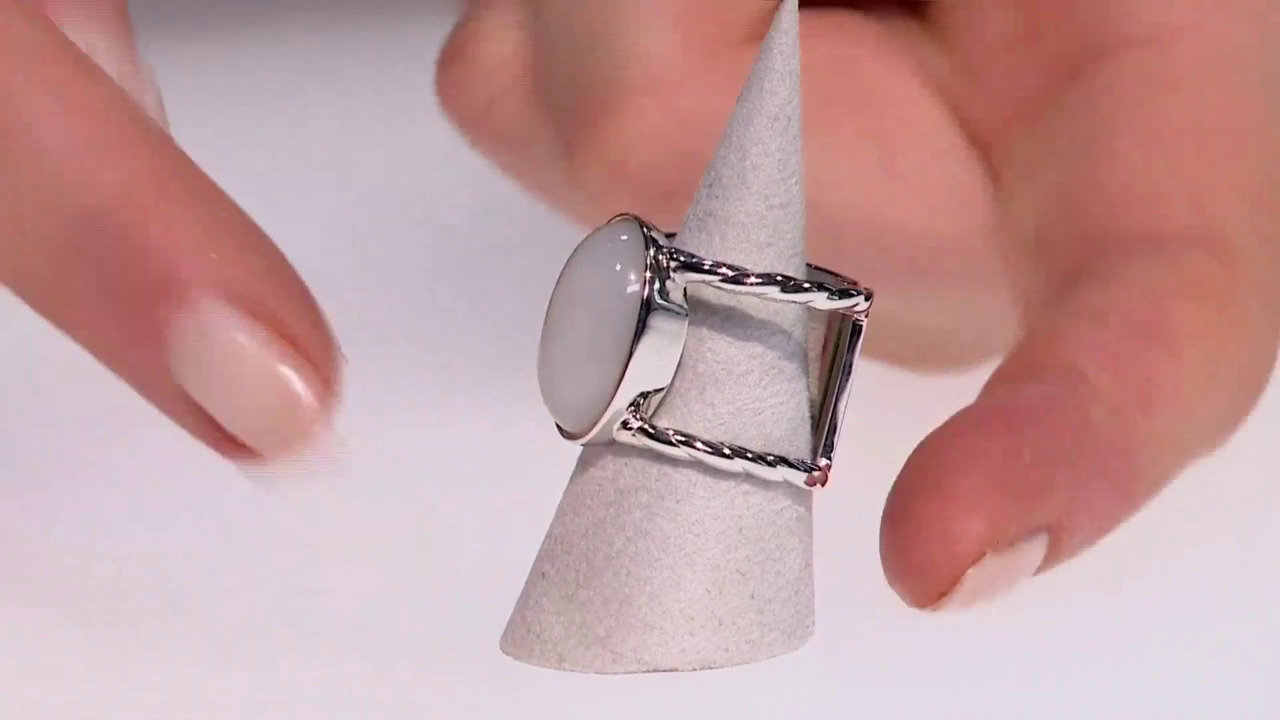 Video Zilveren ring met een witte maansteen