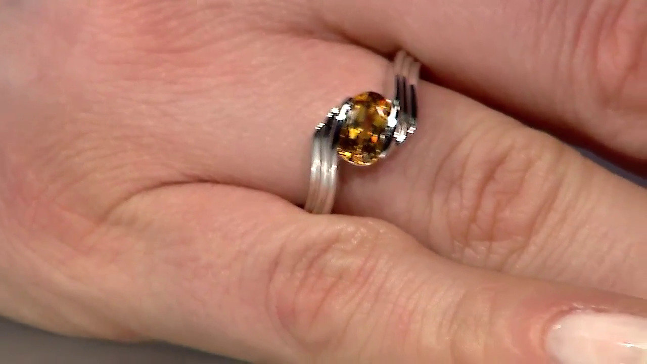 Video Zilveren ring met een Cognac Scapoliet