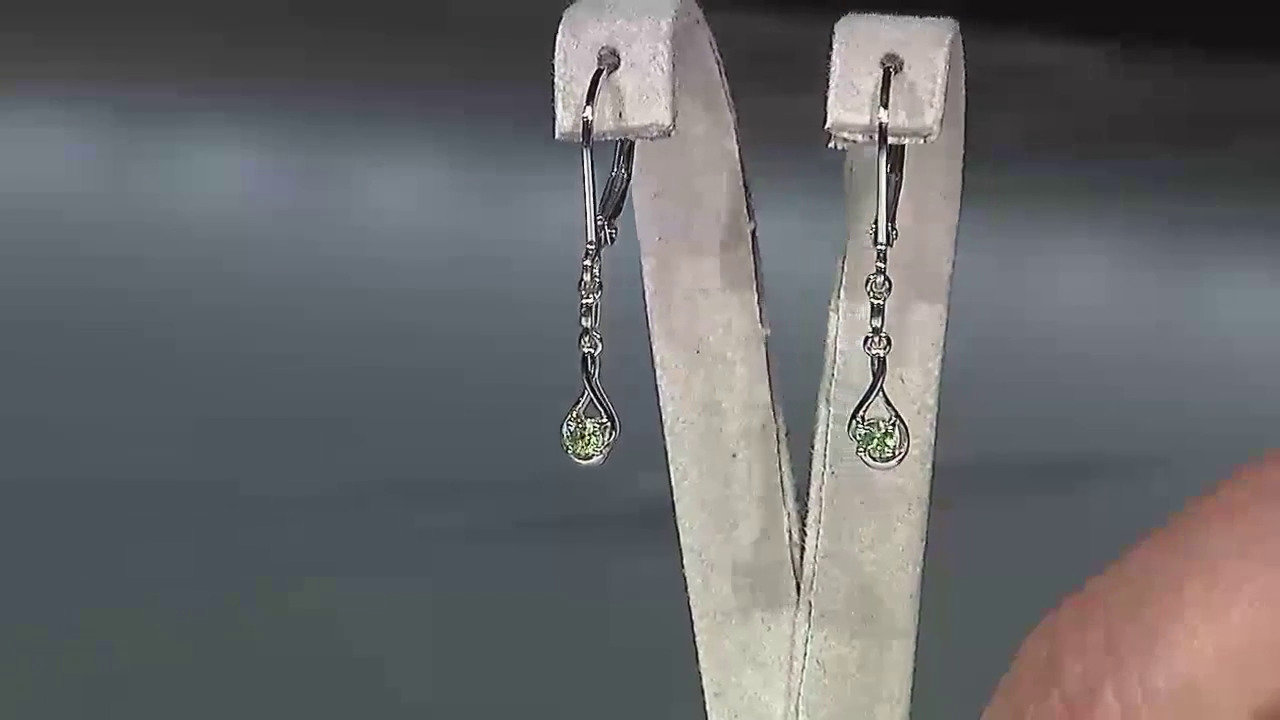 Video Orecchini in argento con Demantoide del Madagascar (John Ferry)