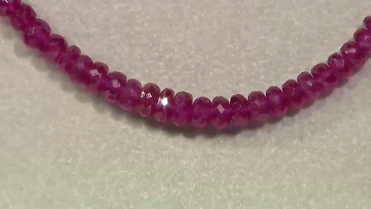 Video Collana placcata in oro con Rubino