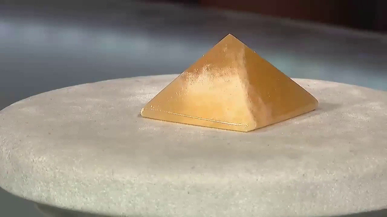 Video Figura con Calcite Arancione