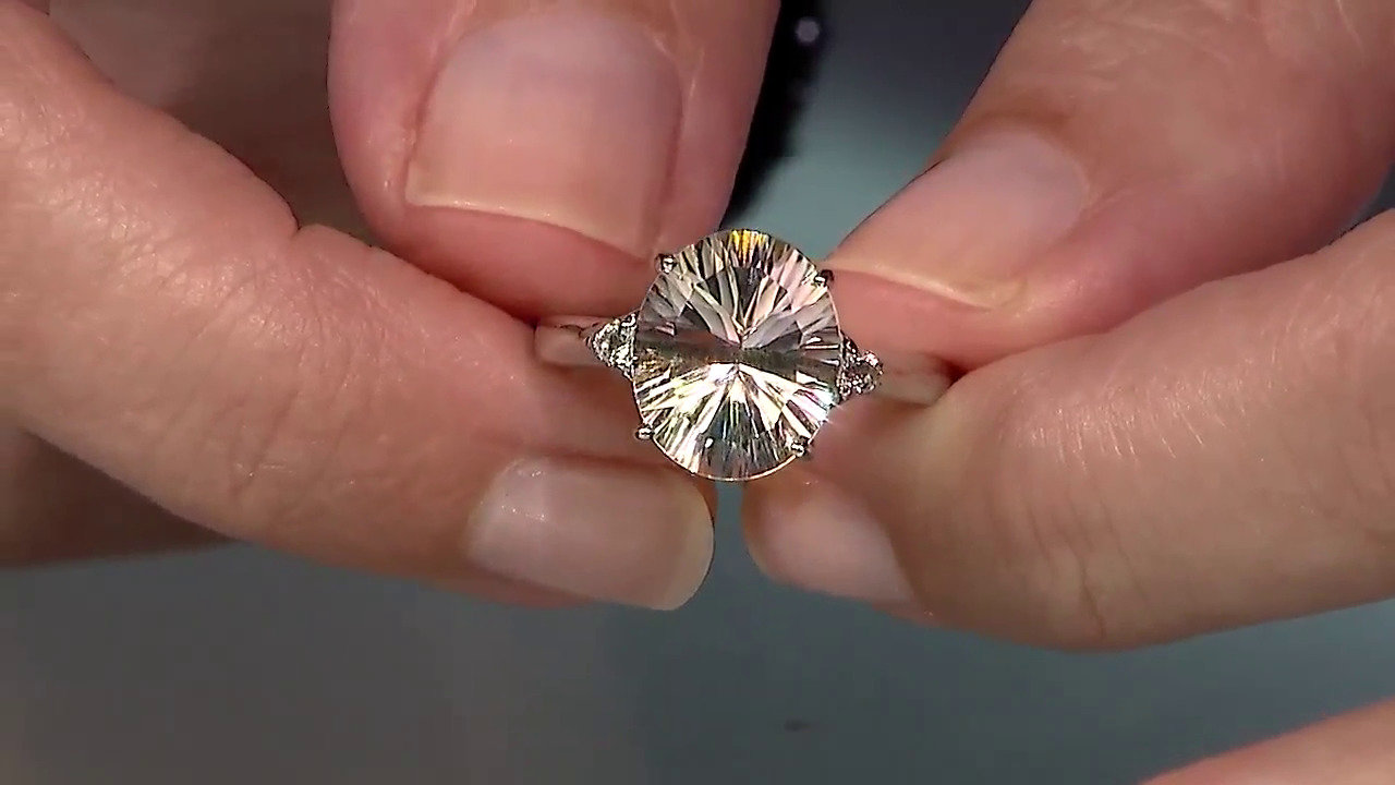 Video Zilveren ring met een Luna Kwarts
