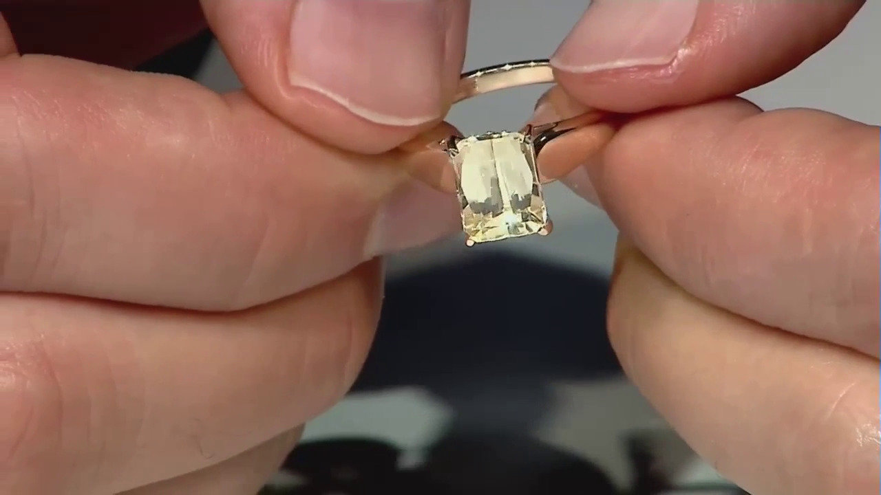 Video Anello in oro con Kunzite Canarino