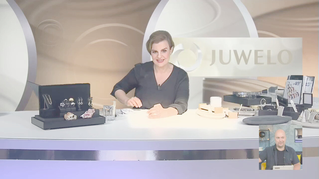 Video Anello in argento con Zircone (Adela Silber)