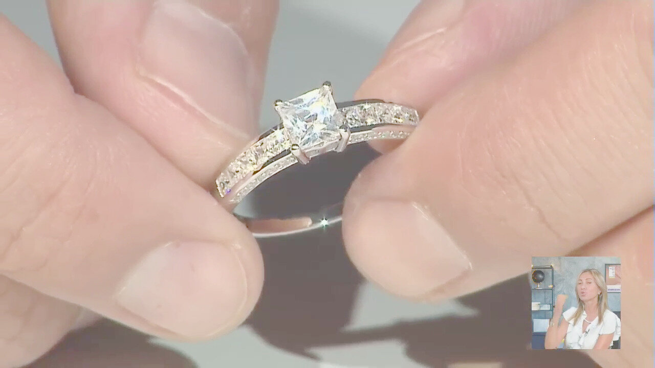 Video Anello in argento con Zircone