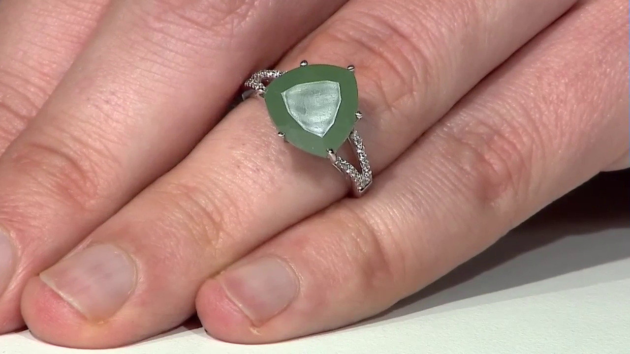 Video Zilveren ring met een groene chalcedoon