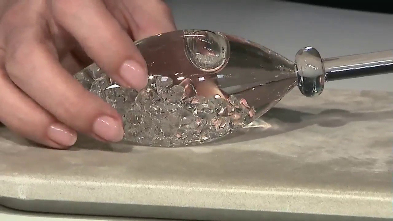 Video Carafe bien-être "Diamonds" - éclats de diamant et quartz blanc (VitaJuwel)