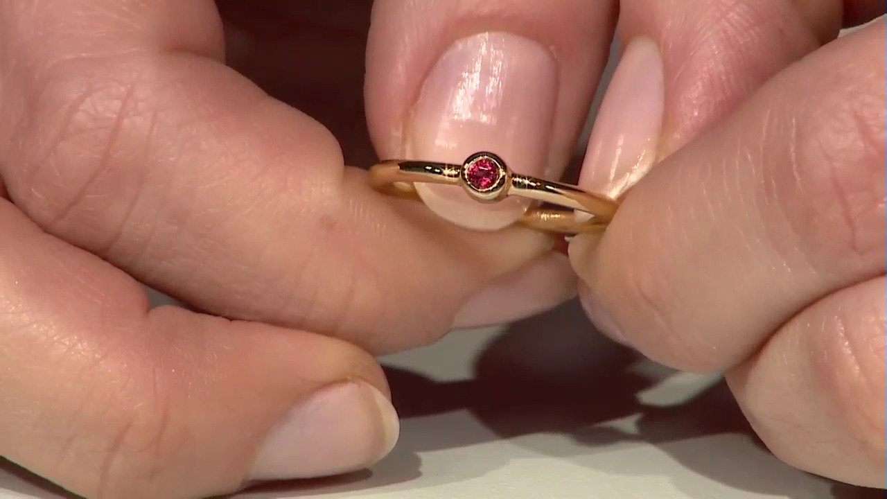 Video Zilveren ring met een edele rode spinel