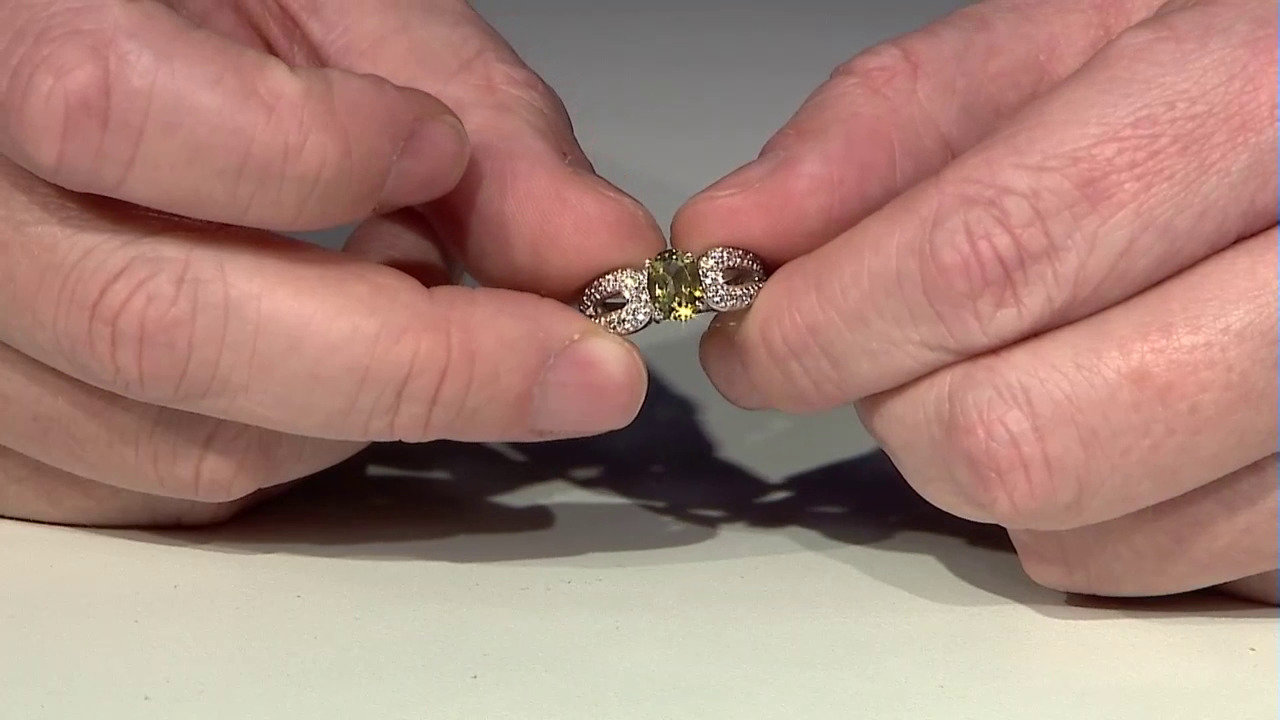 Video Zilveren ring met een olijven kwarts