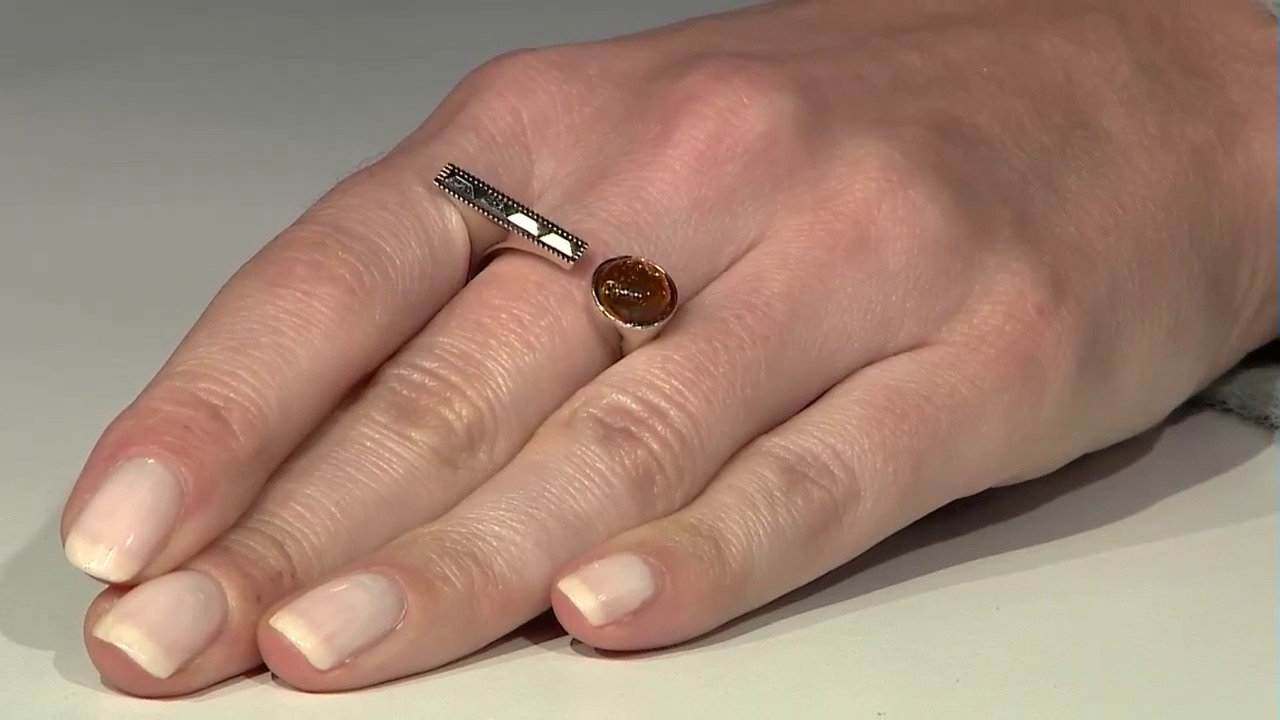 Video Zilveren ring met een barnsteen (TPC)