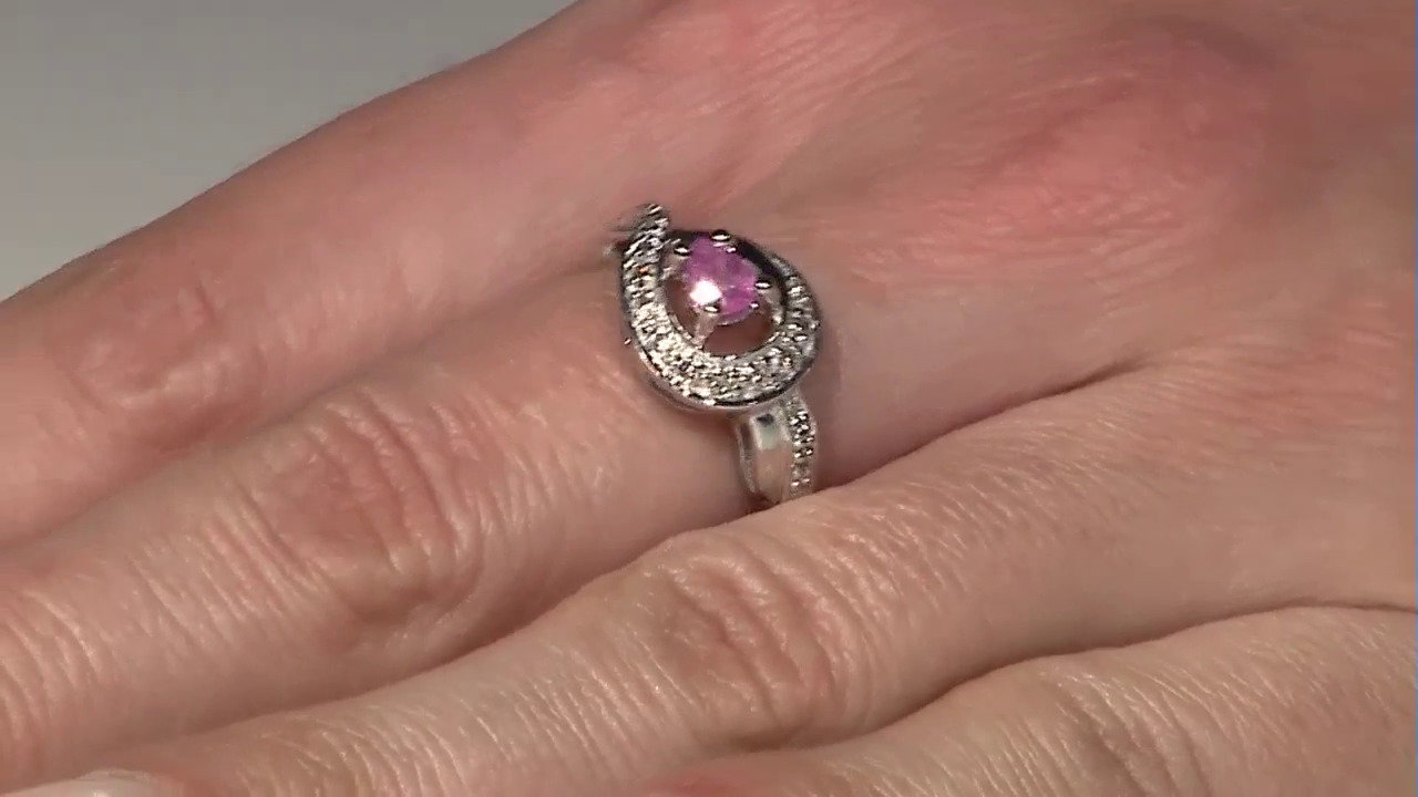 Video Zilveren ring met een roze saffier