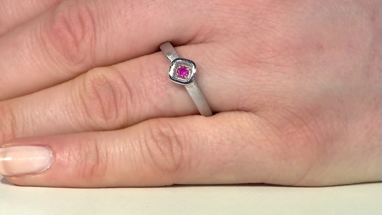 Video Ruby Silver Ring