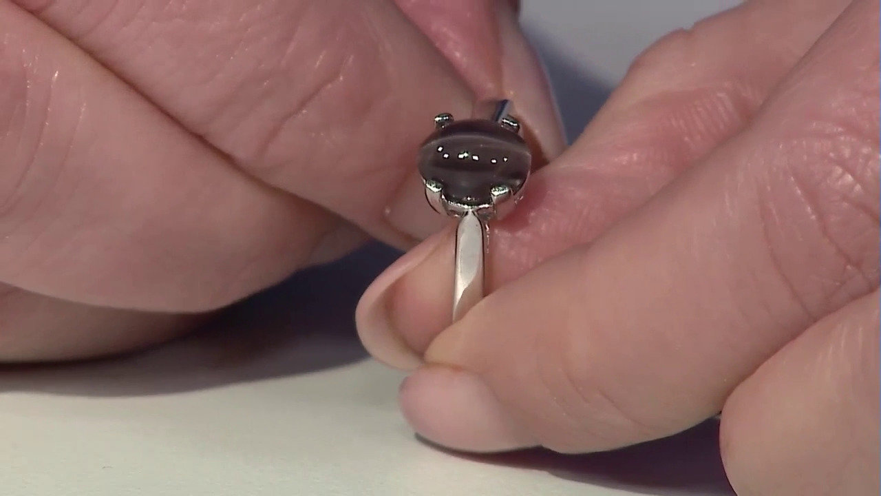 Video Zilveren ring met een kattenoog-sillimaniet
