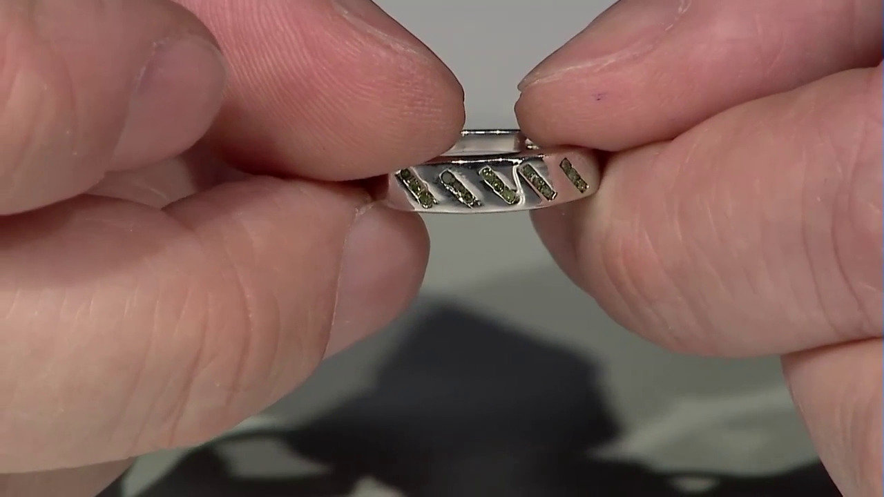 Video Zilveren ring met smaragdgroene diamanten