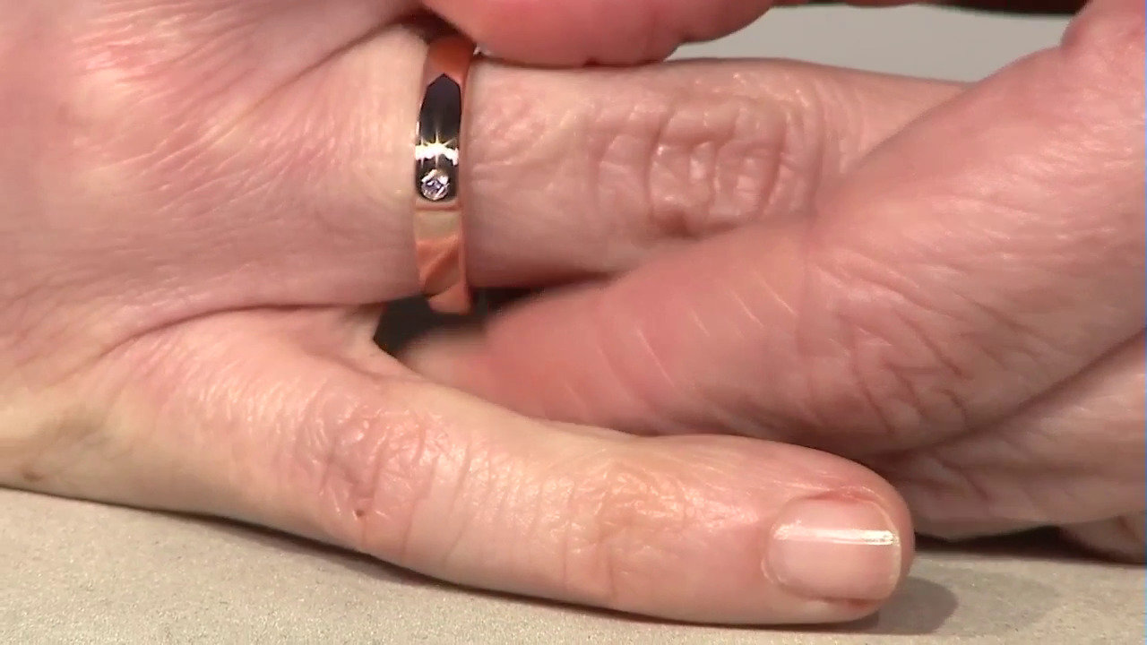 Video 18K I3 Argyle Pink Diamond Gold Ring (Mark Tremonti)