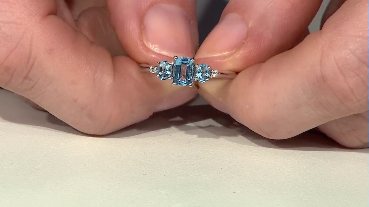 Video Zilveren ring met een Zwitsers-blauwe topaas