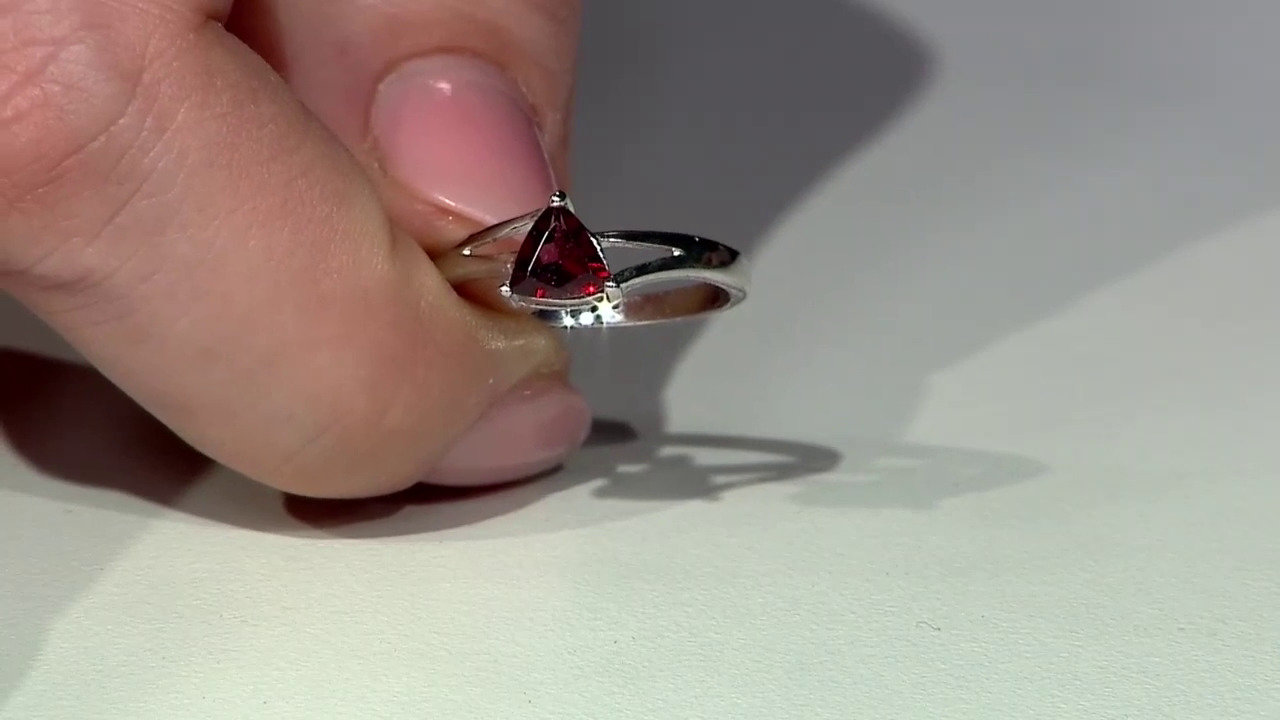 Video Mozambique Garnet Silver Ring