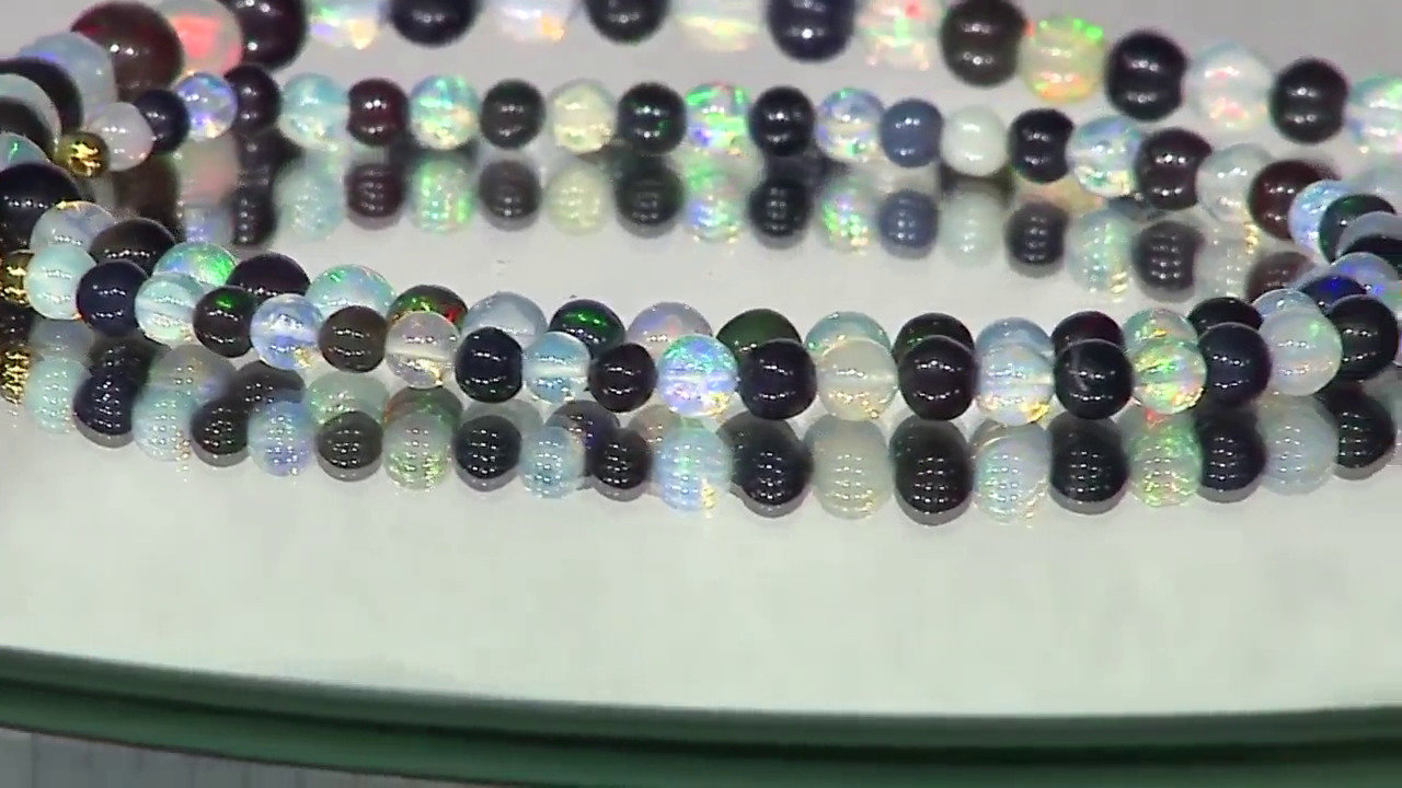 Video Zilveren halsketting met Welo-opalen