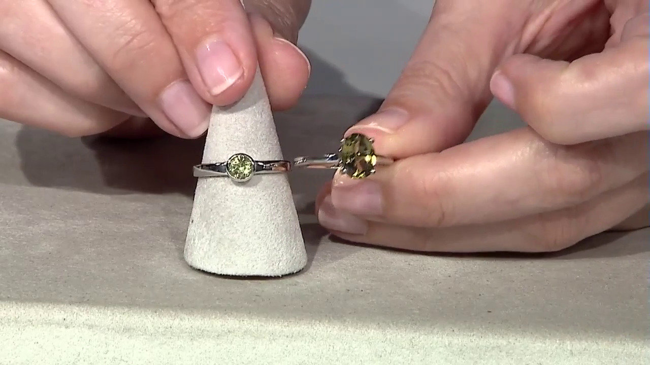 Video Zilveren ring met een olijven kwarts