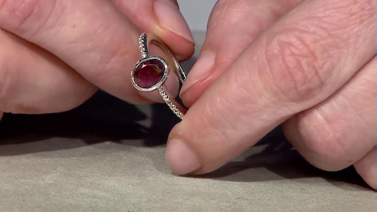 Video Zilveren ring met een Mezezo opaal