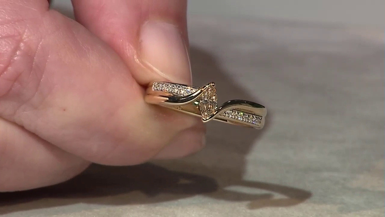 Video Gouden ring met een SI1 Argyle Champagne Diamant (Mark Tremonti)