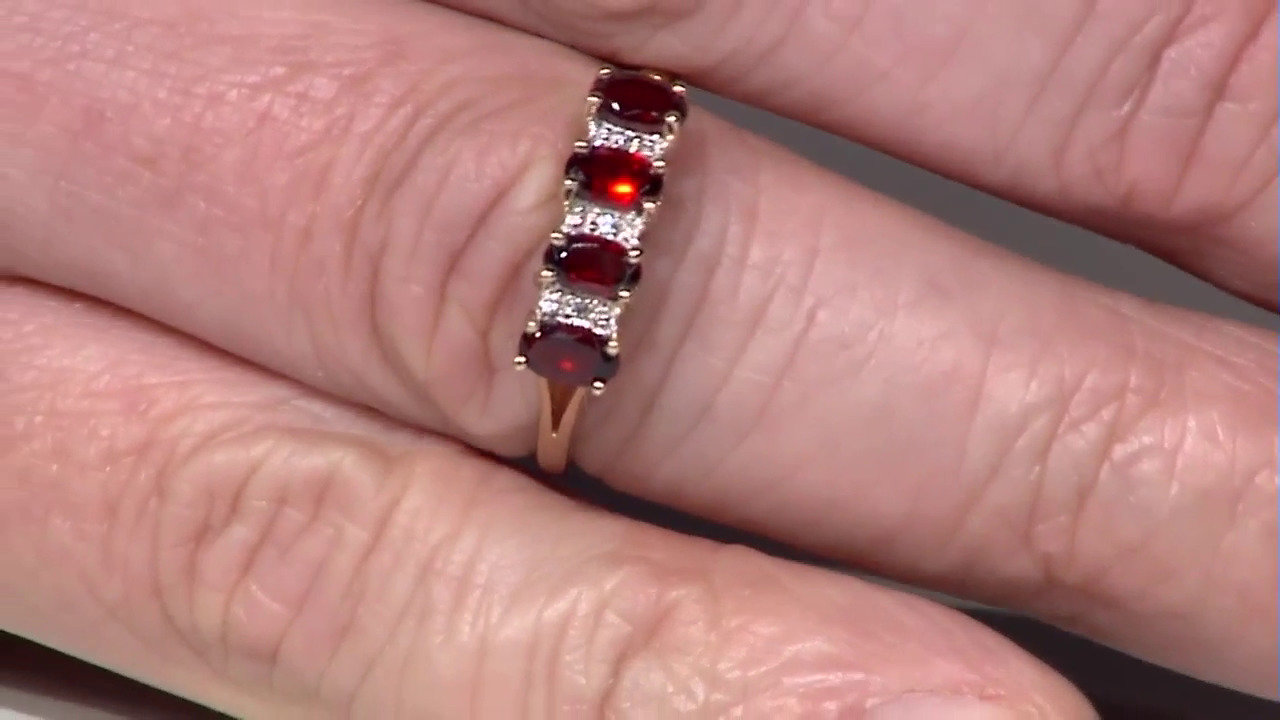 Video Mozambique Garnet Silver Ring