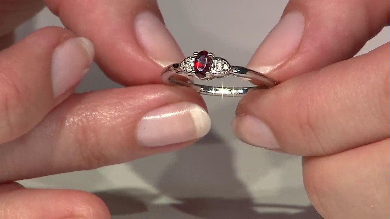 Video Zilveren ring met een Rode Granaat