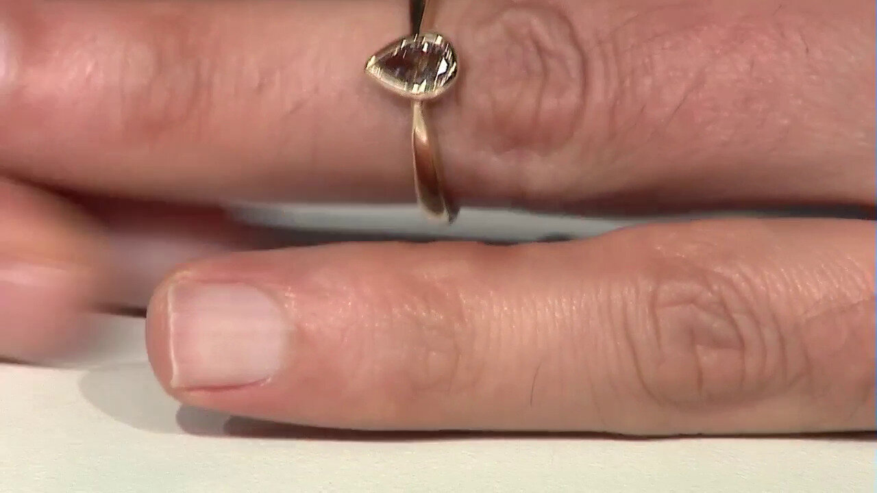 Video Gouden ring met een I3 Argyle-Champagne-Diamant (Mark Tremonti)