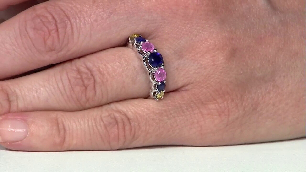 Video Zilveren ring met een Madagaskar Blauwe Saffier