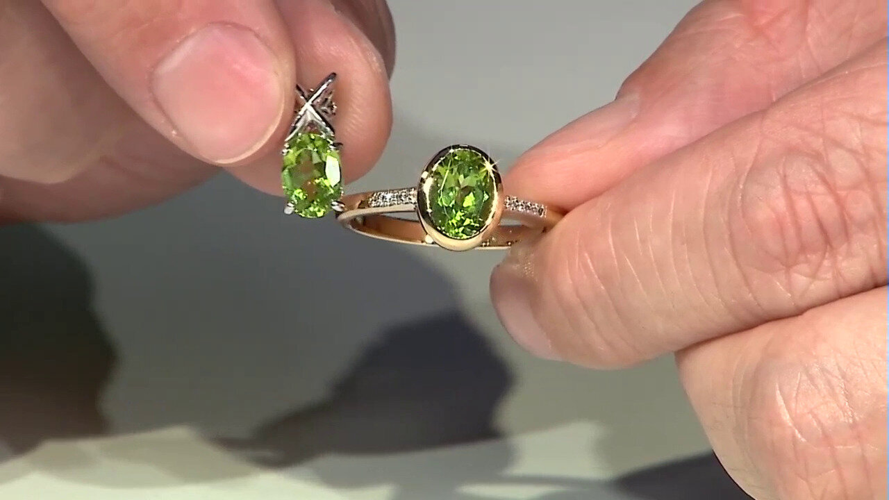 Video Peridot Silver Ring