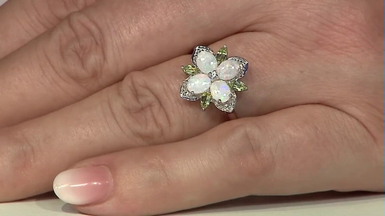 Video Zilveren ring met witte opalen