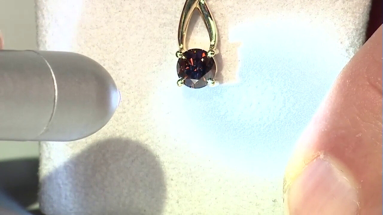 Video 18K SI2 Argyle Cognac Diamond Gold Pendant (Mark Tremonti)