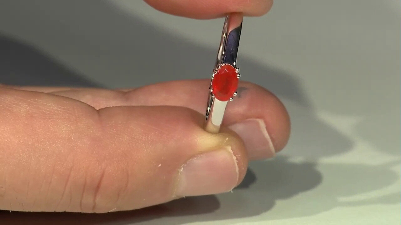 Video Zilveren ring met een vuur opaal