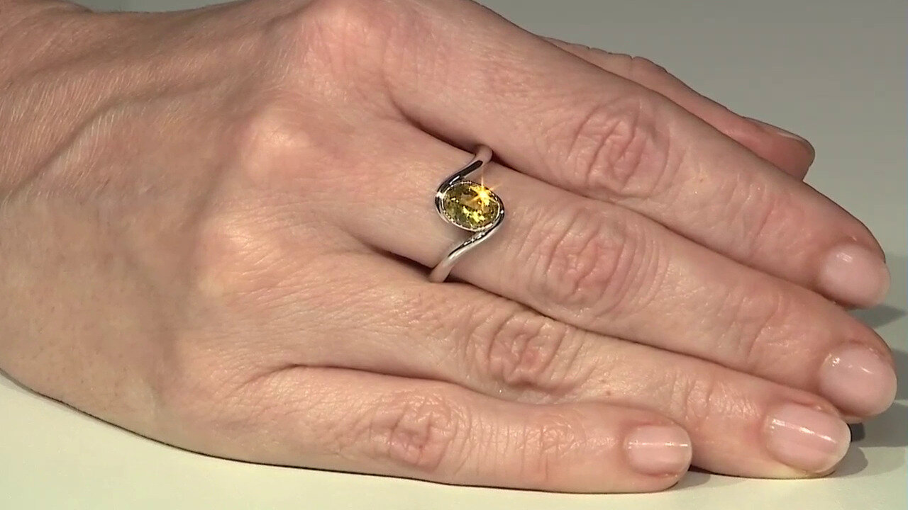 Video Zilveren ring met een Gouden apatiet