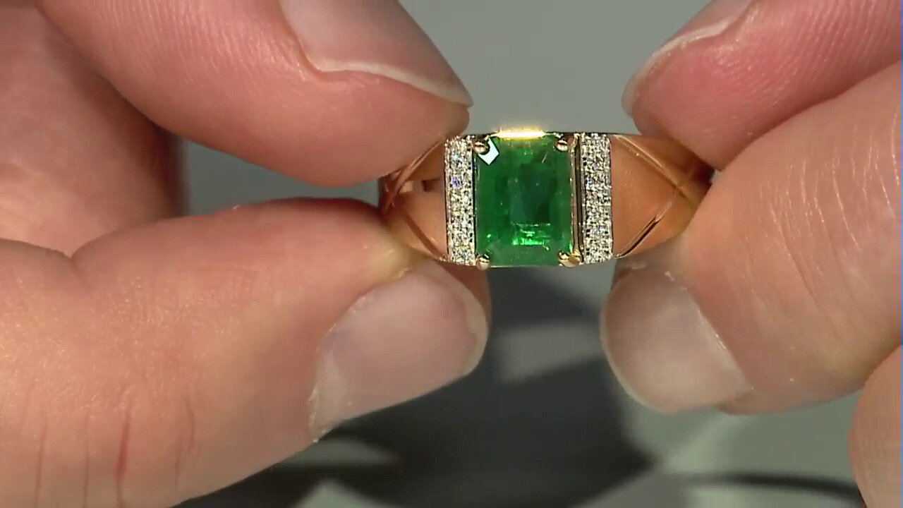 Video Gouden ring met een AAA Zambia smaragd (AMAYANI)