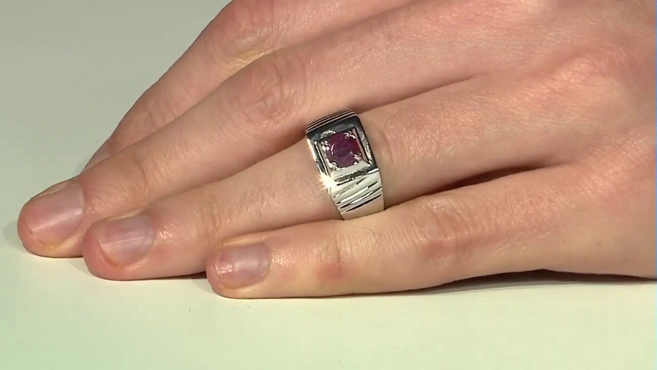 Video Zilveren ring met een robijn