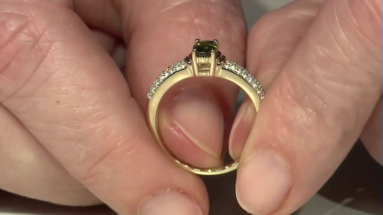 Video 9K Green Queensland Sapphire Gold Ring (Mark Tremonti)