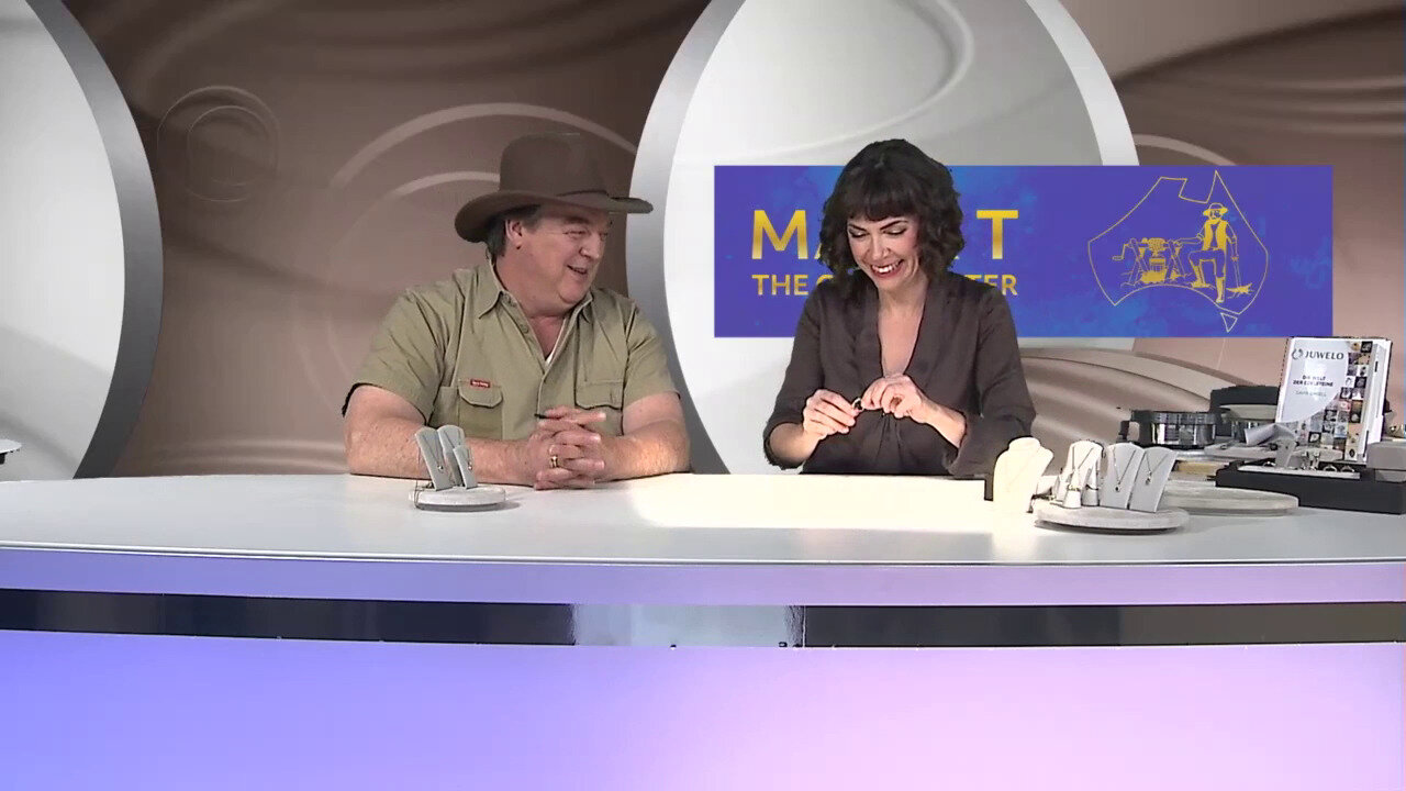 Video Gouden ring met een Teal Queensland Sapphire (Mark Tremonti)