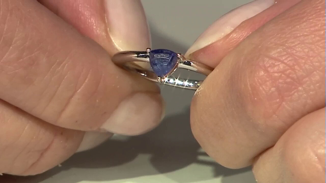 Video Zilveren ring met een Madagaskar Blauwe Saffier