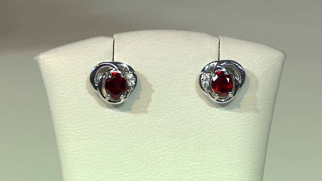 Video Mozambique Garnet Silver Earrings