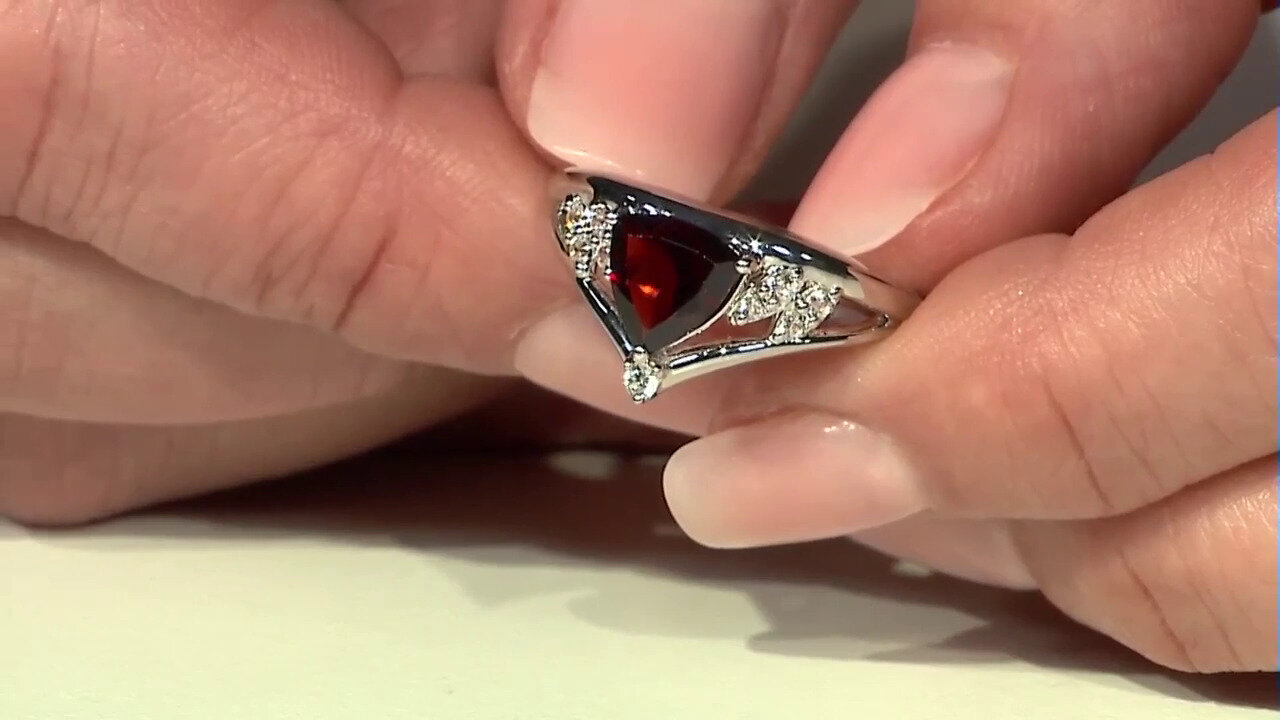 Video Mozambique Garnet Silver Ring