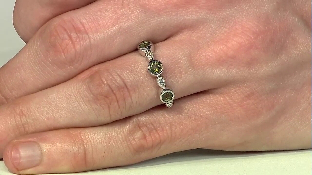 Video Zilveren ring met moldavieten