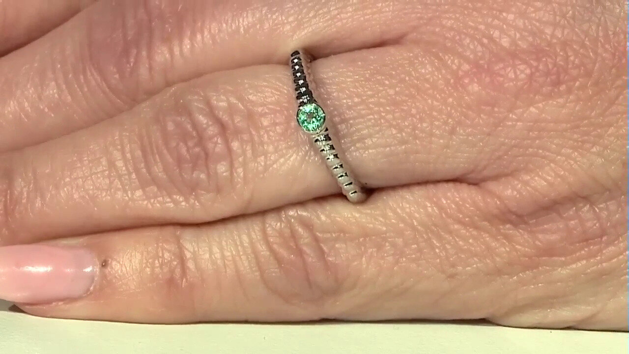 Video Zilveren ring met een Russische smaragd (SAELOCANA)